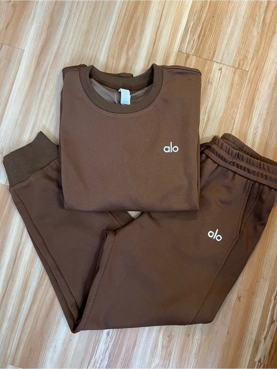 ALO Yoga Jackets & Blazers - ALO Yoga Brown Crewneck Sweatshirt & Joggers Set